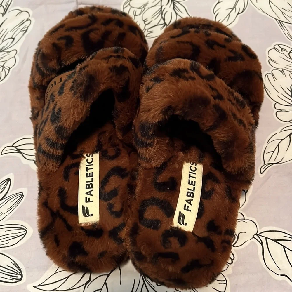 Fabletics Snug Slipper Size 7 - Picture 2 of 5